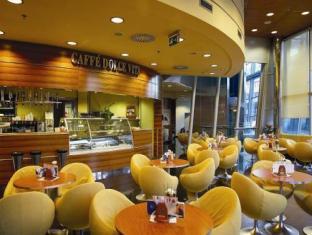 Kaffè Dolce Vita (it's usually busier than this)